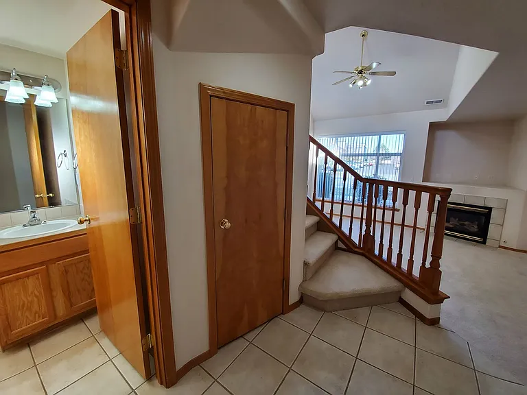 427 Columbia Point Dr — Photo 2