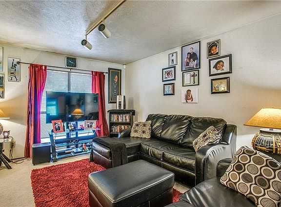 3rd image of 6929 Misty Glen Ct