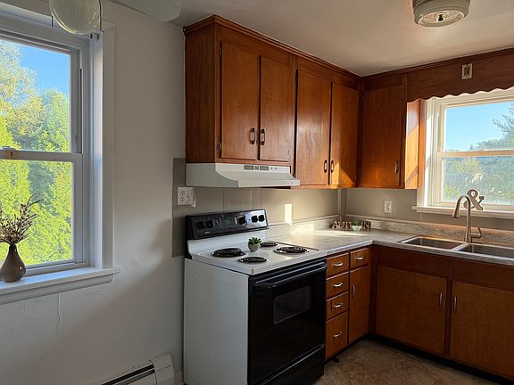 2nd image of 122 Main St