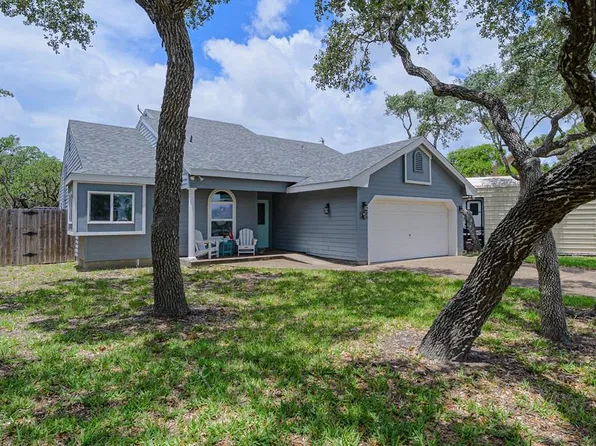 9 Westlake Dr, Rockport, TX 78382