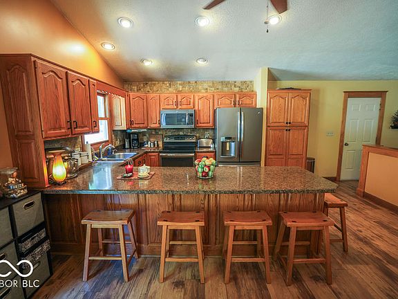 3rd image of 3167 Horse Farm Dr