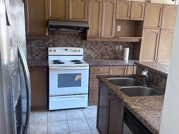 4th image of 316 Mountainash Rd W
