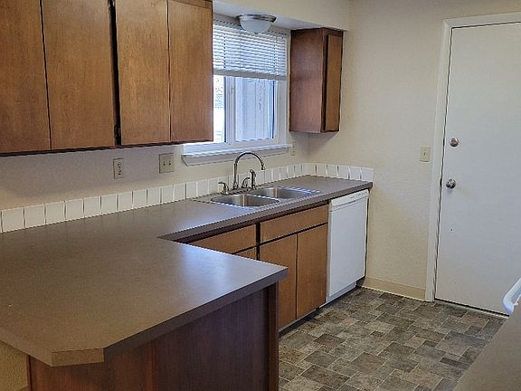 2nd image of 2007 S Locust St