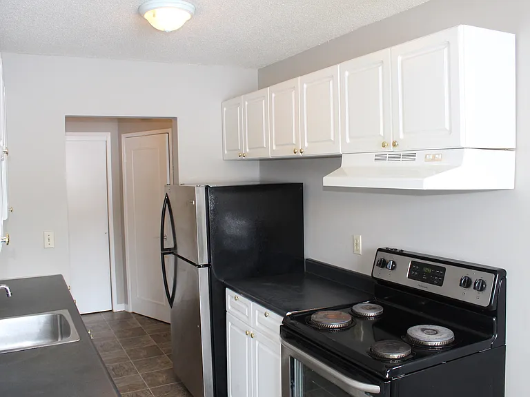 40 Froom Cres — Photo 1
