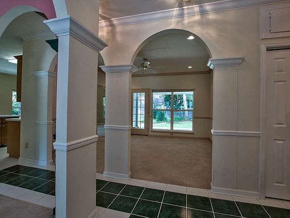 3rd image of 3529 Gardenview Way