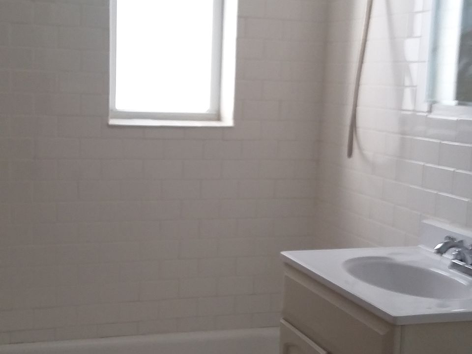 1st image of 2505 24th Ave #1B