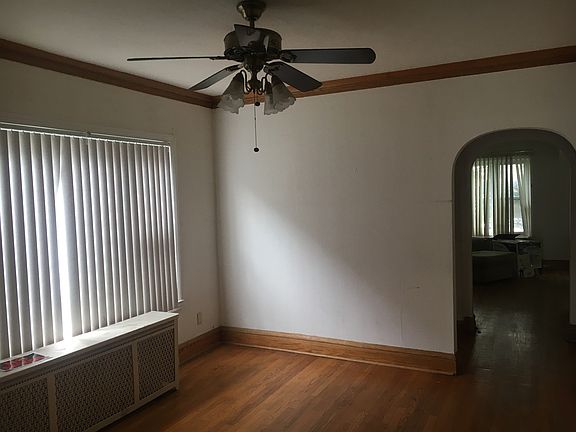 4th image of 5947 S Sacramento Ave