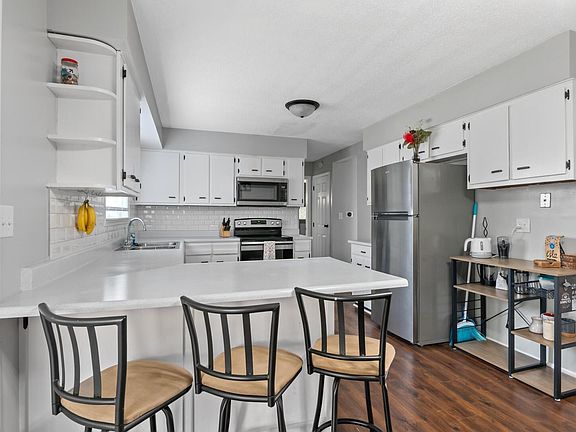 5th image of 2736 W Lombard St