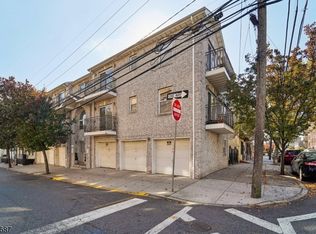 33-39 Downing St, Newark, NJ 07105