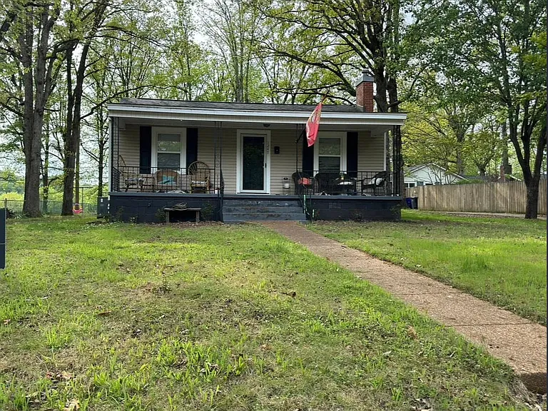 1247 Glenn Ave — Photo 1