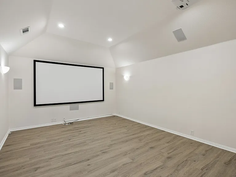 5193 Rolling Hills Dr — Photo 1