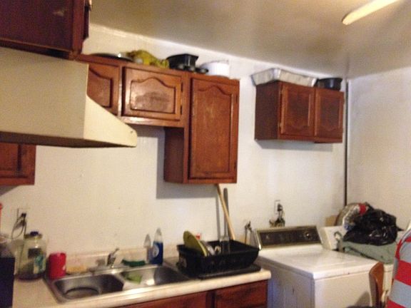 2nd image of 1401 E 118th St