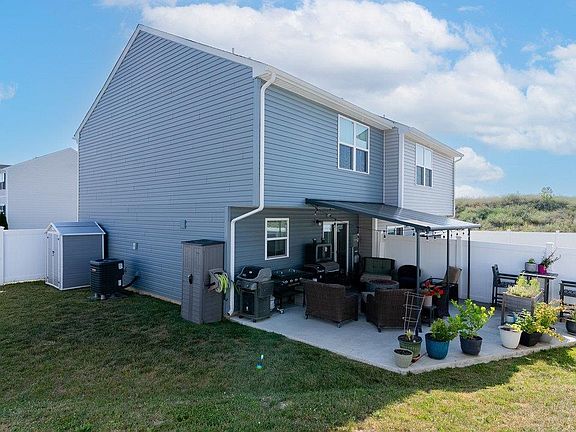 5th image of 785 Carson Cir