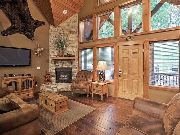 5th image of 235 Willow Oak Ln