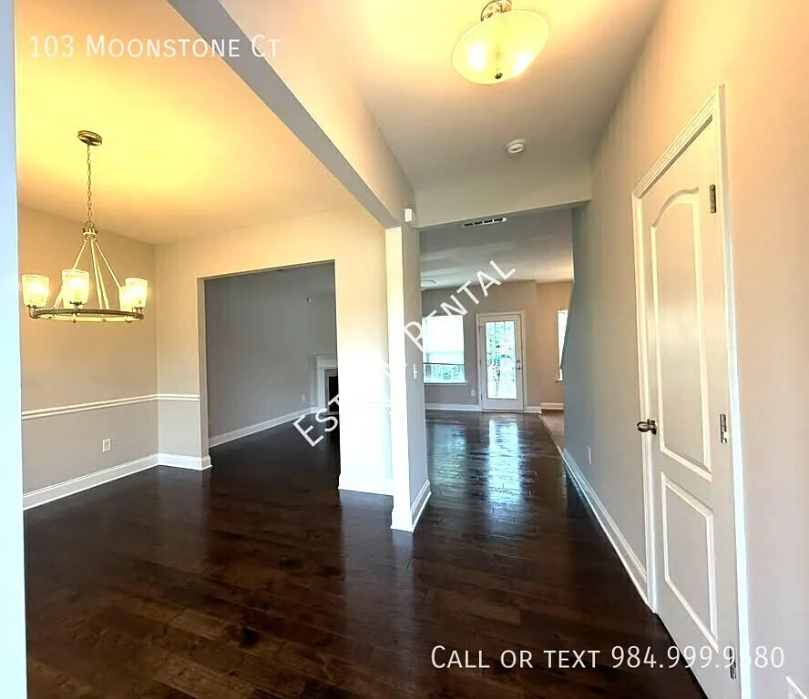 3 bed, 2.5 bath, 2075 sqft, $2,095 — Photo 3