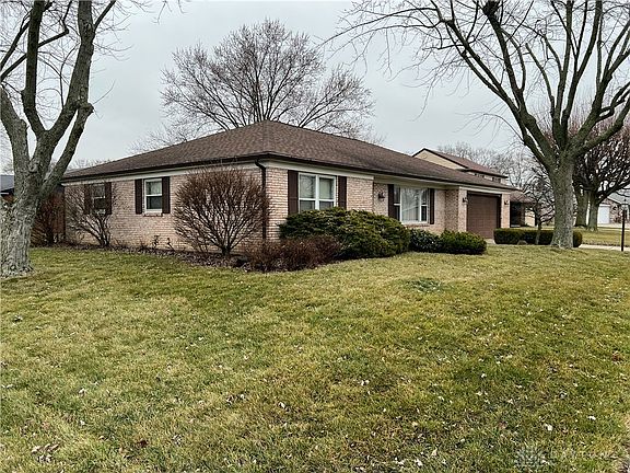 4th image of 795 Clarendon Ct
