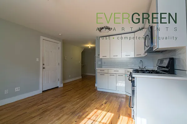 Rented by Evergreen Apartments BK | media 3