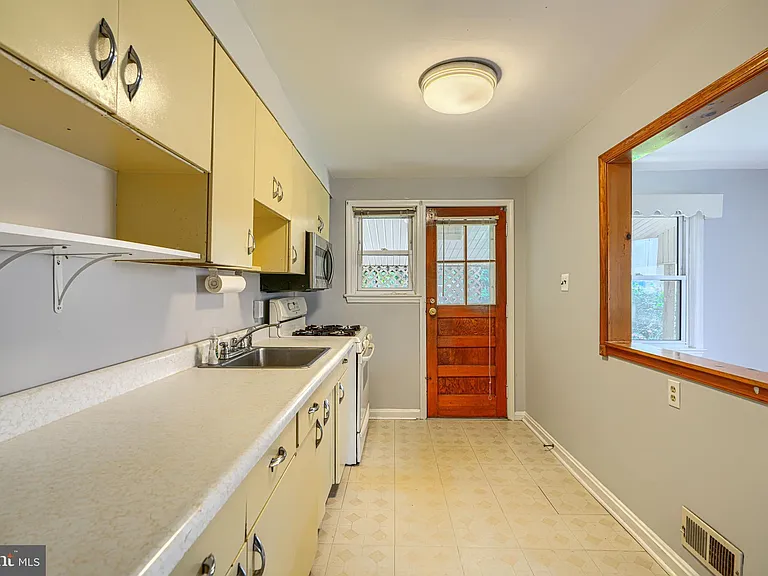 7114 Greenwood Ave — Photo 9