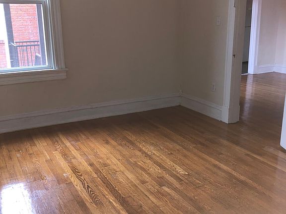 3rd image of 1106 W Grace St #11