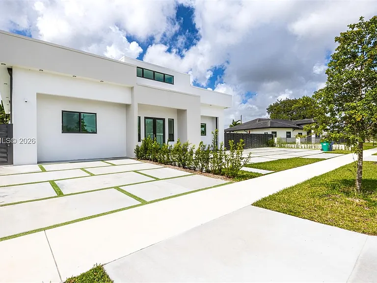 11450 SW 59th Ter — Photo 3