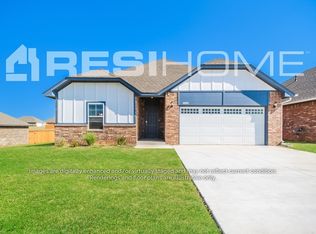 1161A Lakeview Dr, Edmond, OK 73034