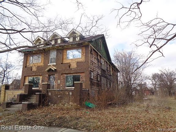 3rd image of 2704 Hogarth St