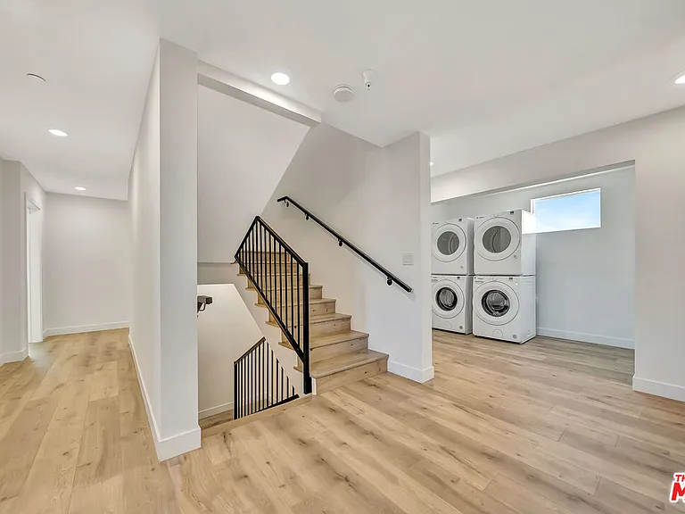 1584 W 37th St #3 — Photo 14