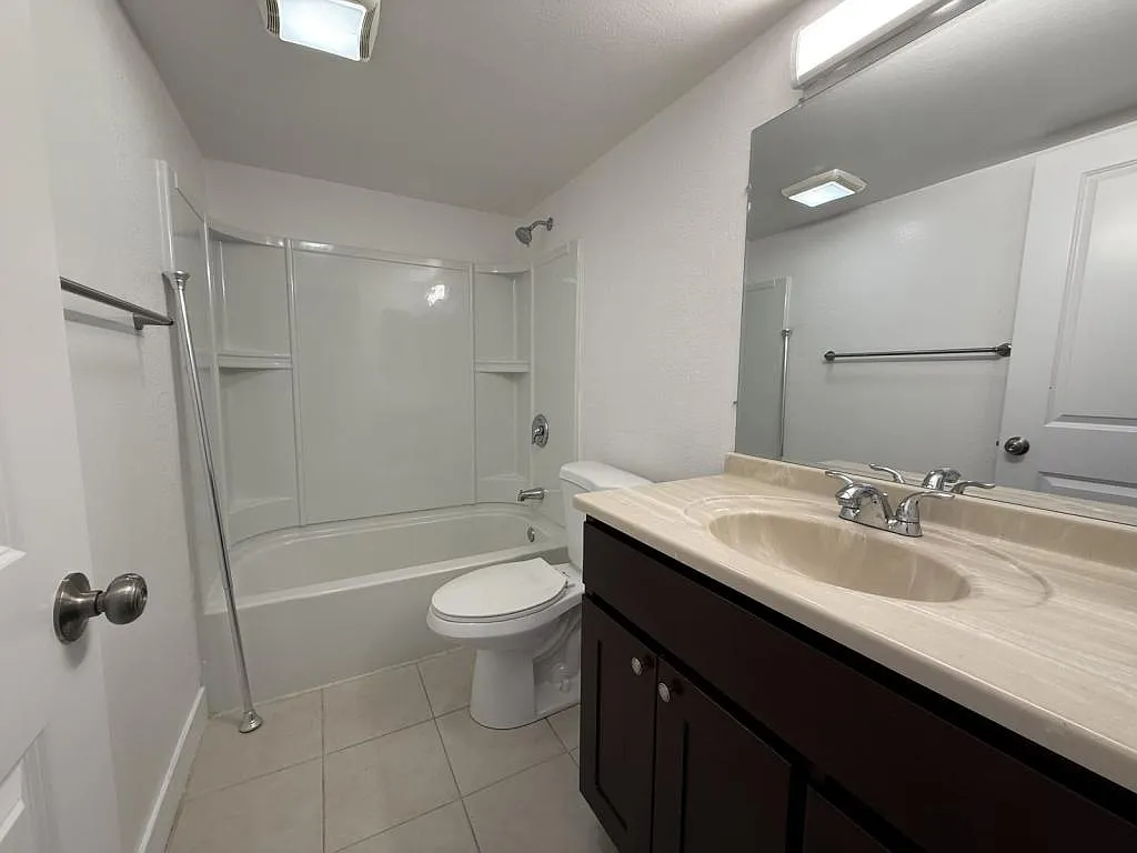 110 N Richmont Dr — Photo 4