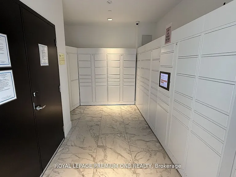 15 Wellington St S #2414 — Photo 35