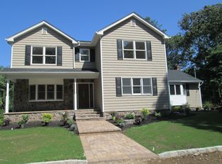 71 Sunken Meadow Rd, Fort Salonga, NY 11768