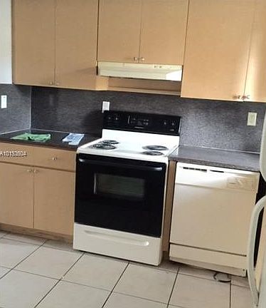 2nd image of 980 NE 170th St APT 116
