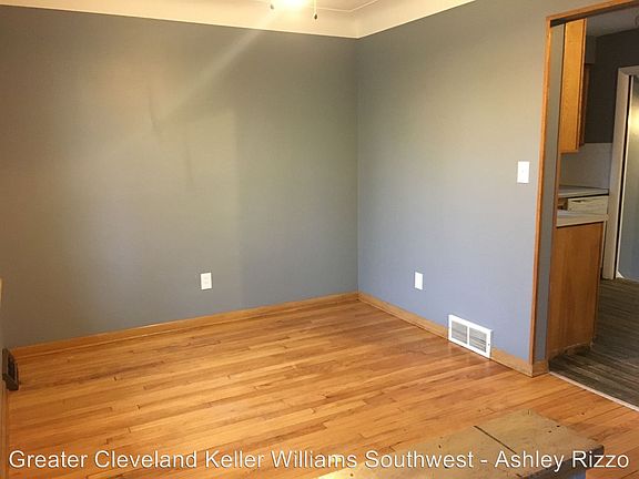 4th image of 119 E 192nd St