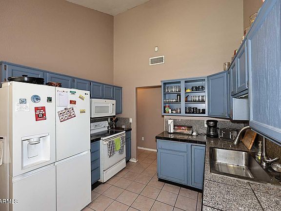 3rd image of 1643 E FAIRVIEW Street