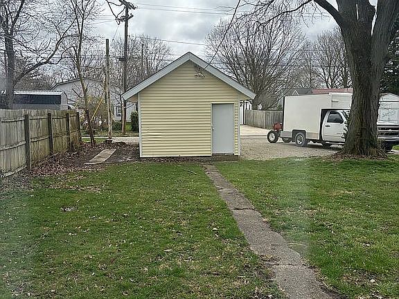 3rd image of 625 S Williams St