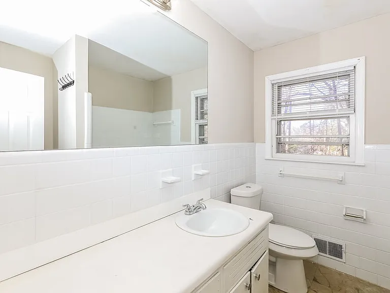 4775 Ben Hill Rd — Photo 8