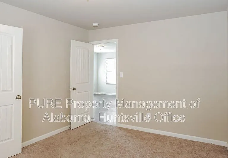 135 Wethersfield Dr — Photo 10