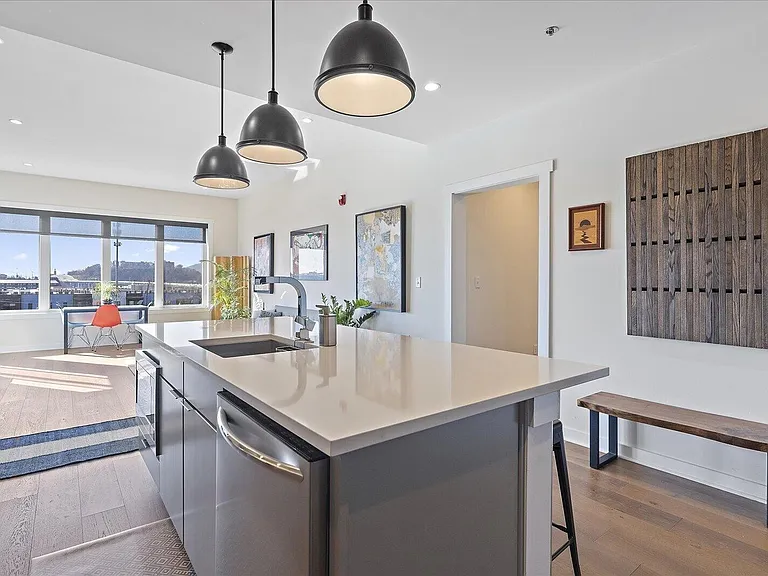 411 Fairpoint St #202 — Photo 8