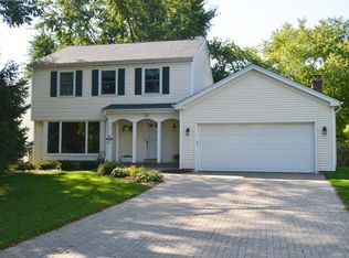 366 Meadow Green Dr, Naperville, IL 60565