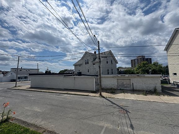 2nd image of 1768 Pleasant St