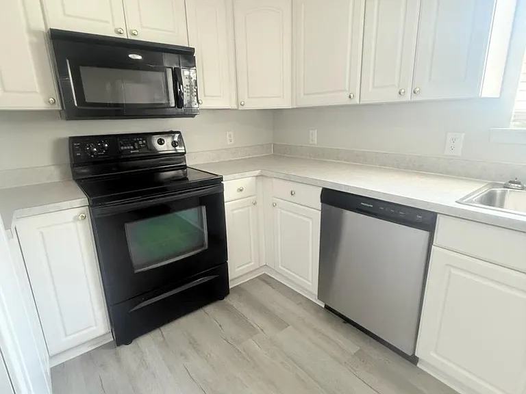1132 Lancelot Ln — Photo 10