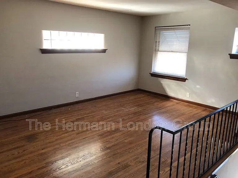 4614-4616 Jamieson Ave #4616 — Photo 12