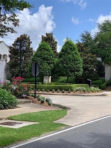 2nd image of 27 Country Club Pl