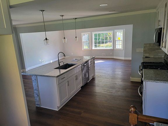 3rd image of 15 Sandra Rd