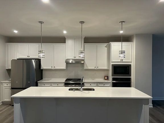 5th image of 339 E Cochran St #339