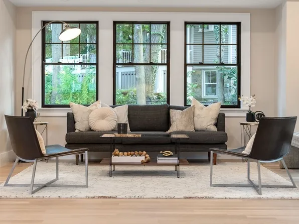 579 Centre St, Newton, MA 02458