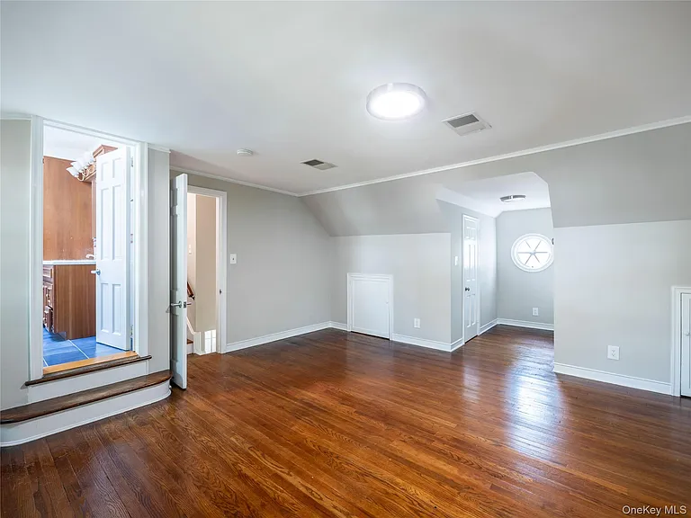 35 Bogart Ave — Photo 18