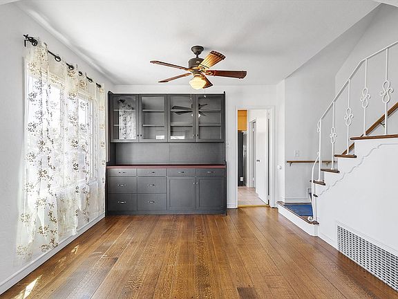 5th image of 208 Pacific Ave