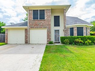 736 Cedar Leaf Cir, Lake Dallas, TX 75065