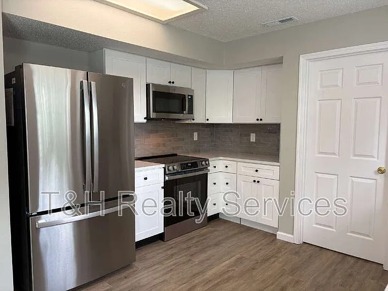 14928 Drayton Dr — Photo 12