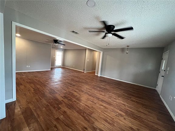 3rd image of 410 Fairway Dr
